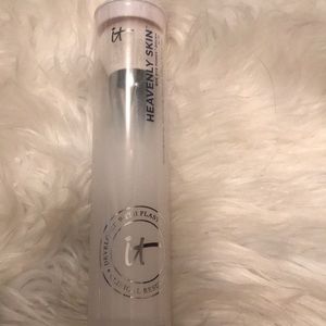 BRAND NEW!! IT Cosmetics Bye Bye foundation Brush